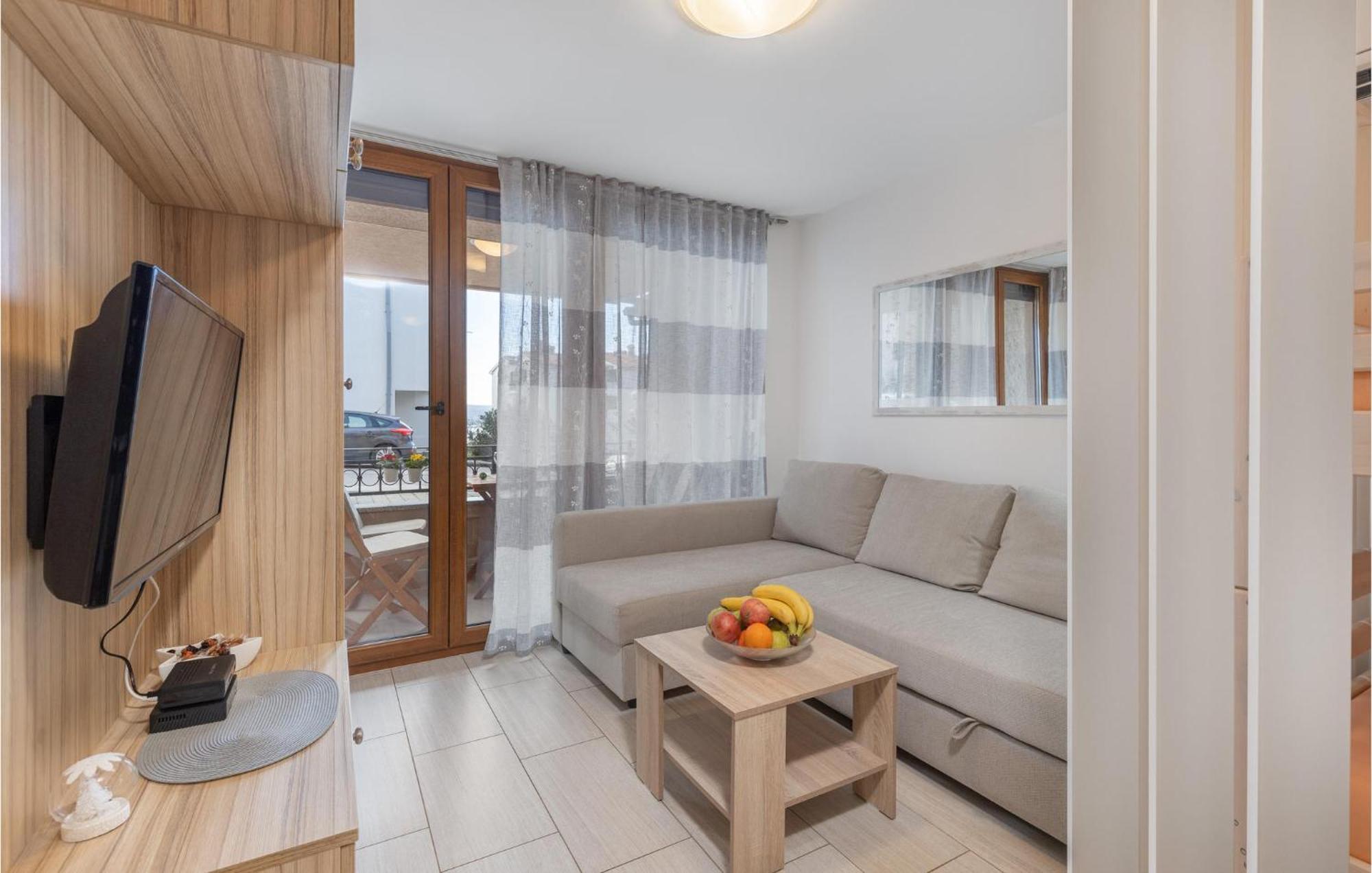 Cozy Apartment In Crikvenica With Kitchen Eksteriør bilde