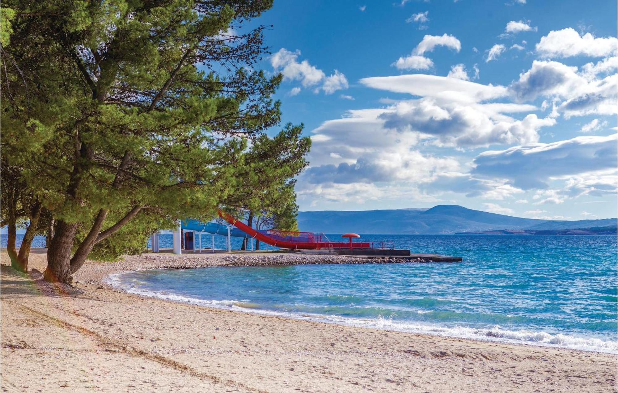 Cozy Apartment In Crikvenica With Kitchen Eksteriør bilde