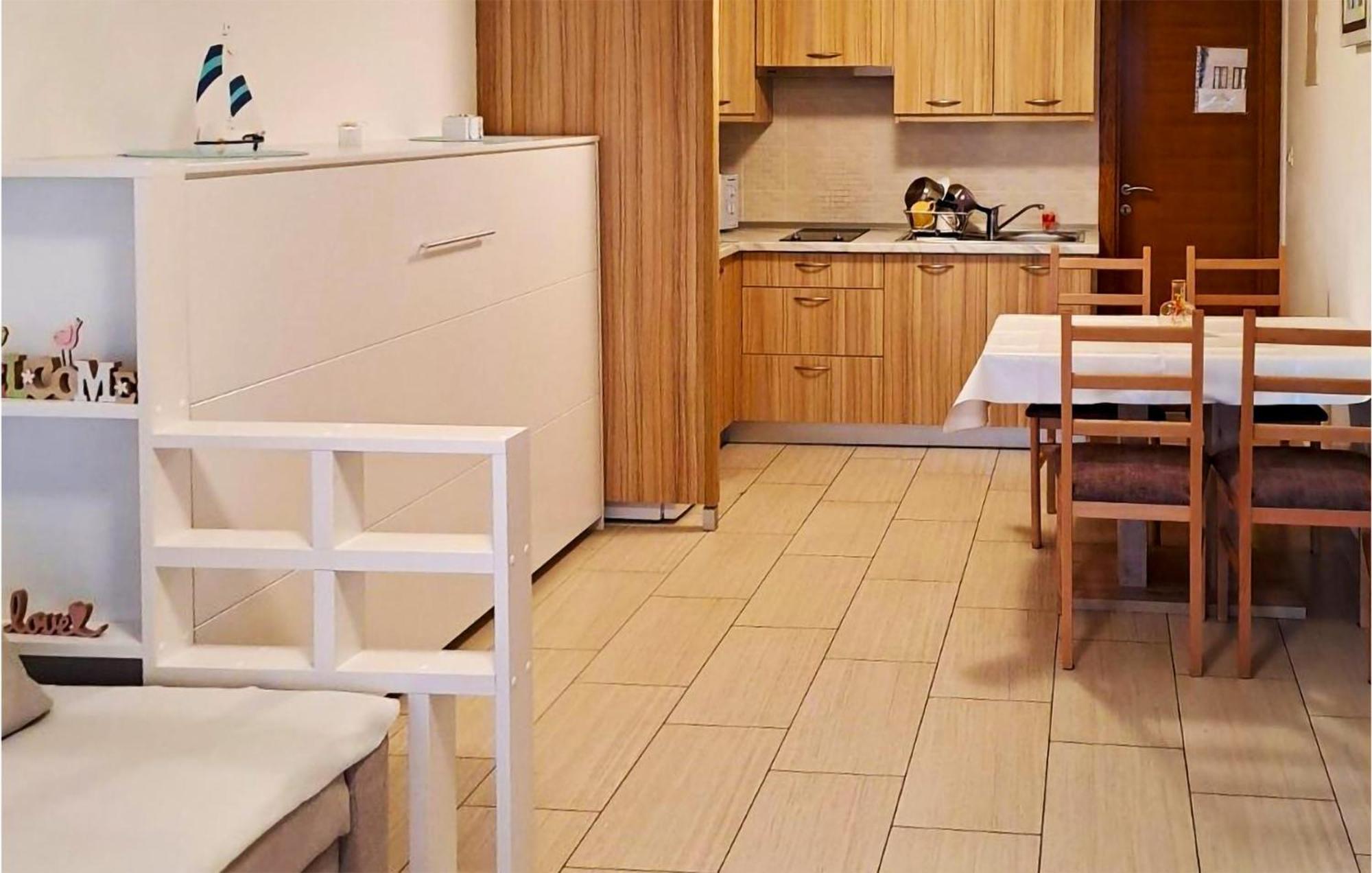 Cozy Apartment In Crikvenica With Kitchen Eksteriør bilde