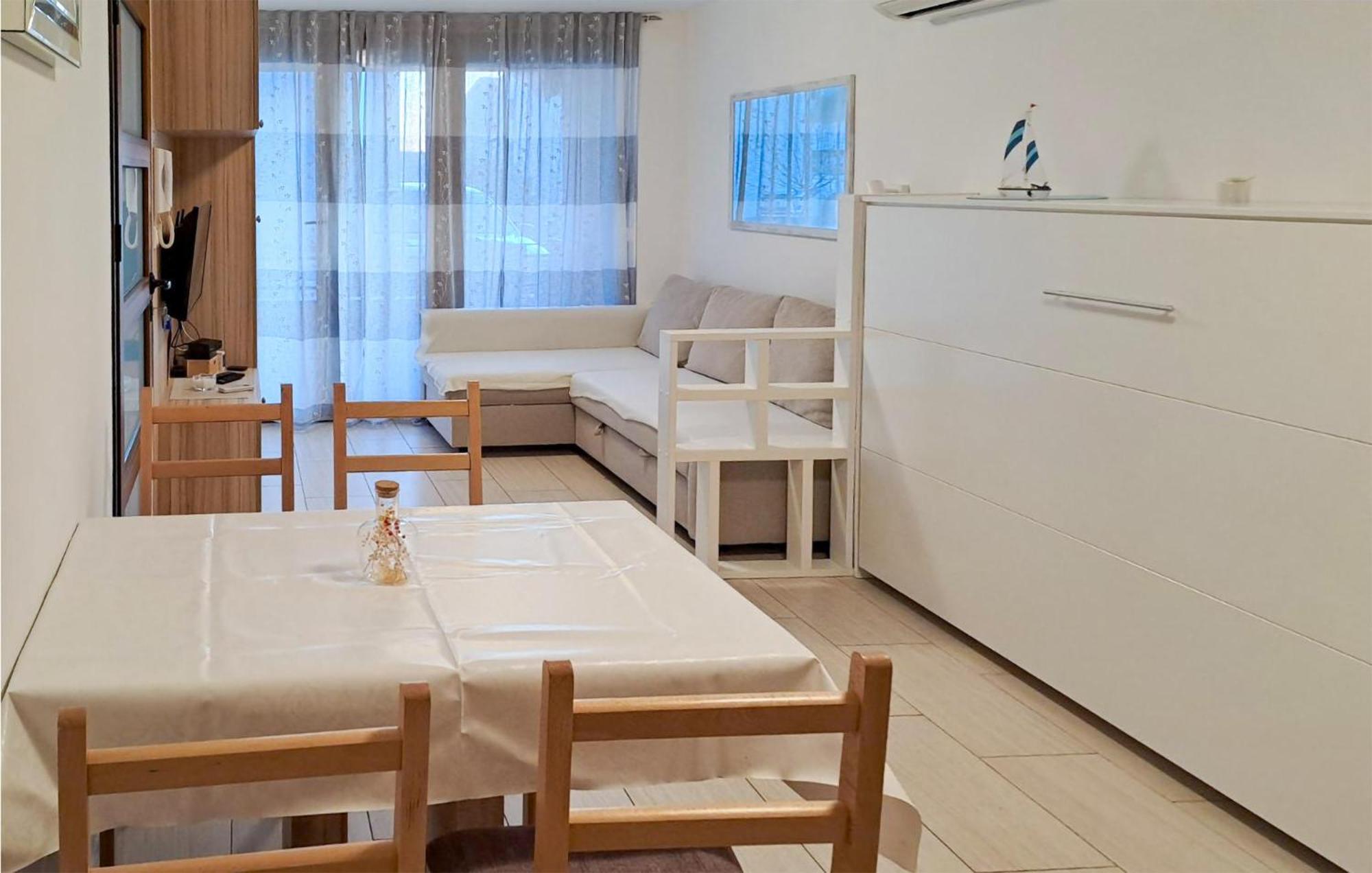 Cozy Apartment In Crikvenica With Kitchen Eksteriør bilde